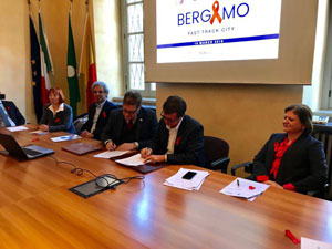 Bergamo, 18 marzo 2019 - firma del Sindaco di Bergamo Giorgio Gori al protocollo 'Fast Track Cities'